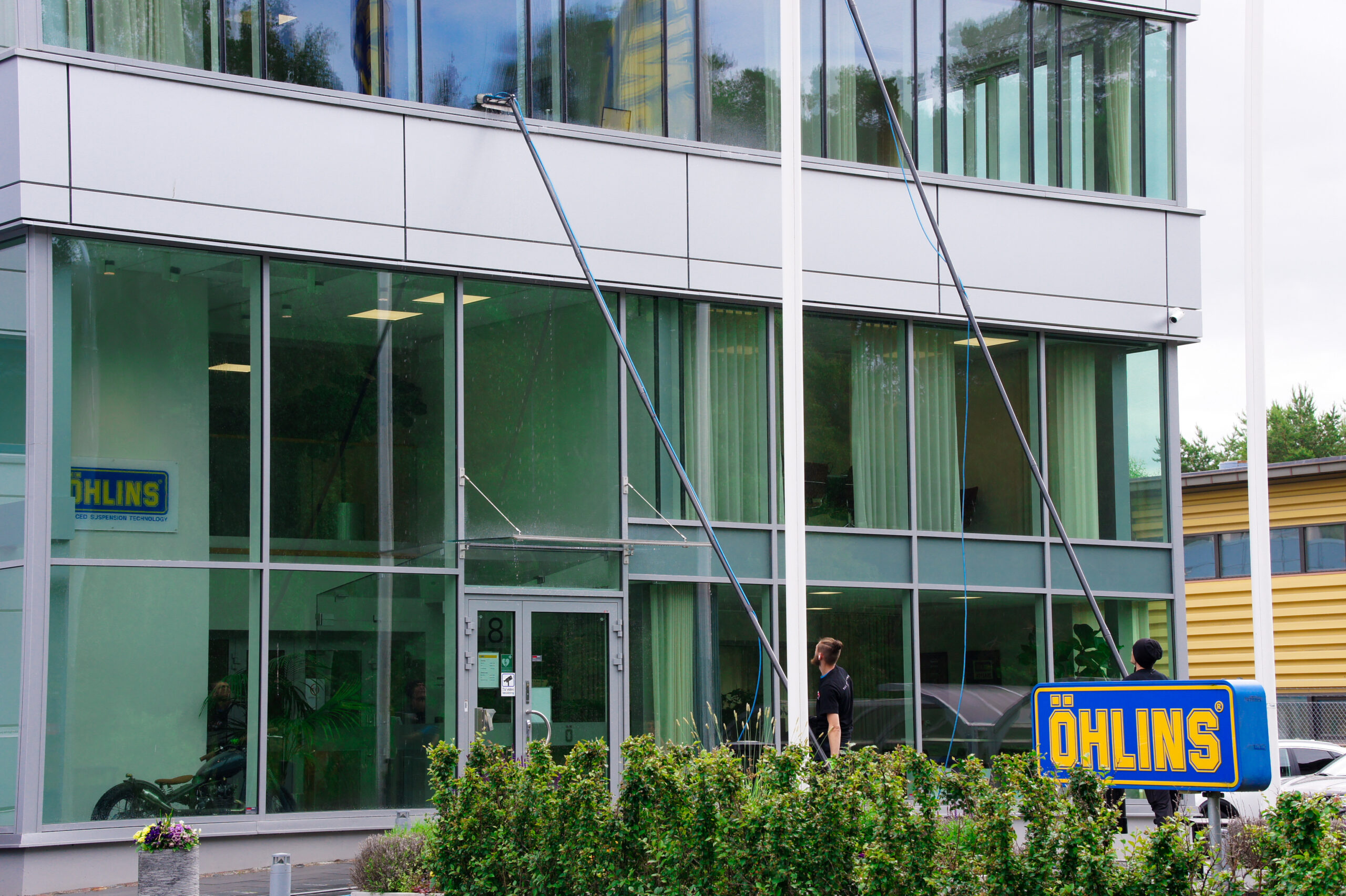 PIMA levererar professionell fastighetsservice i stockholm i form av fönsterputs och fasadtvätt