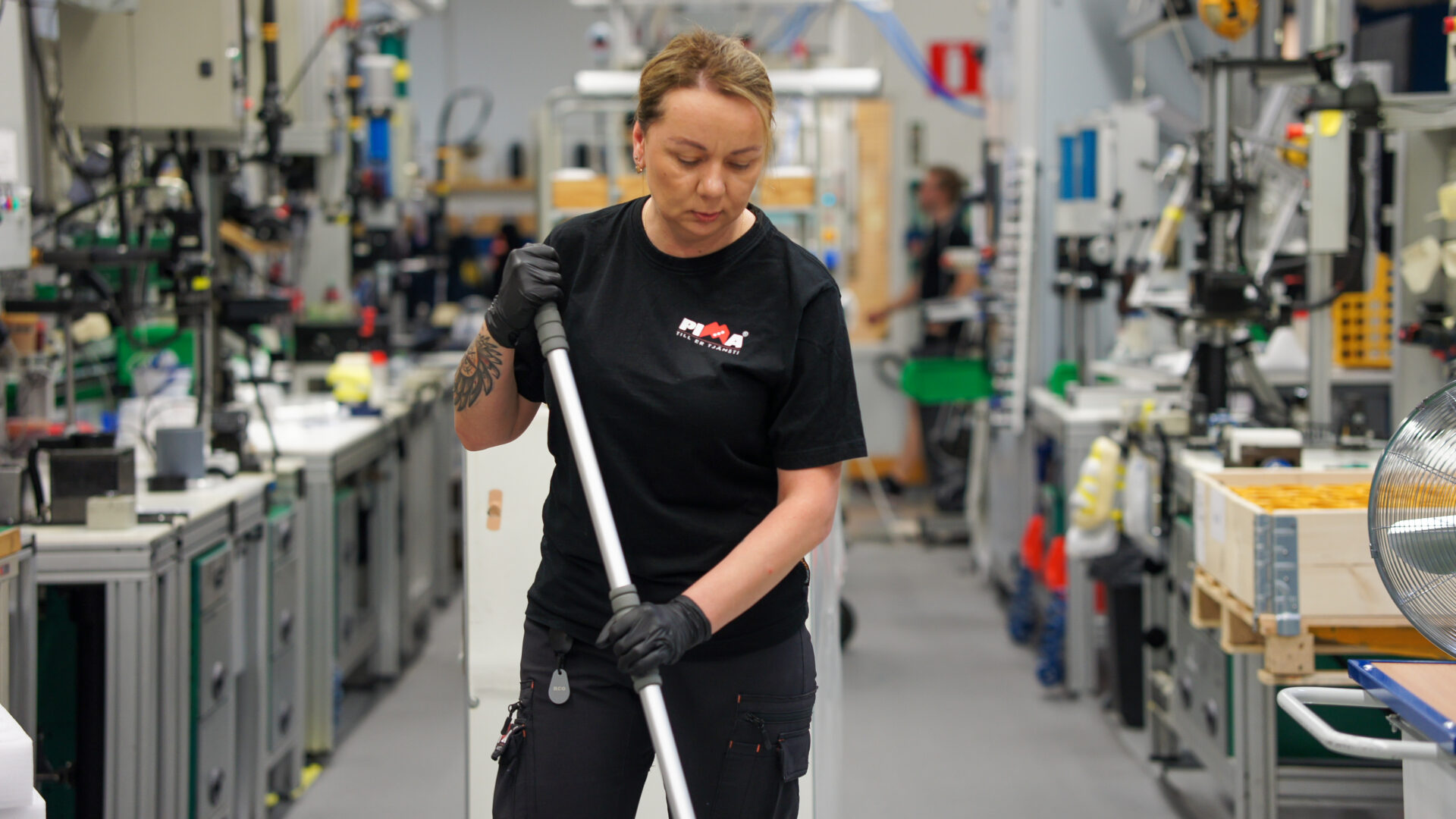 industristädning som säkerställer arbetsmiljön, minska onödiga kostnader i produktionen