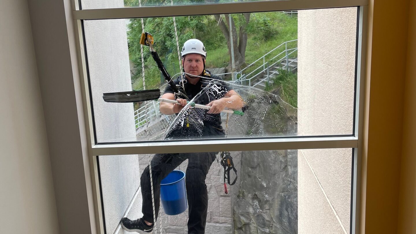 Fönsterputs inför säsongstart