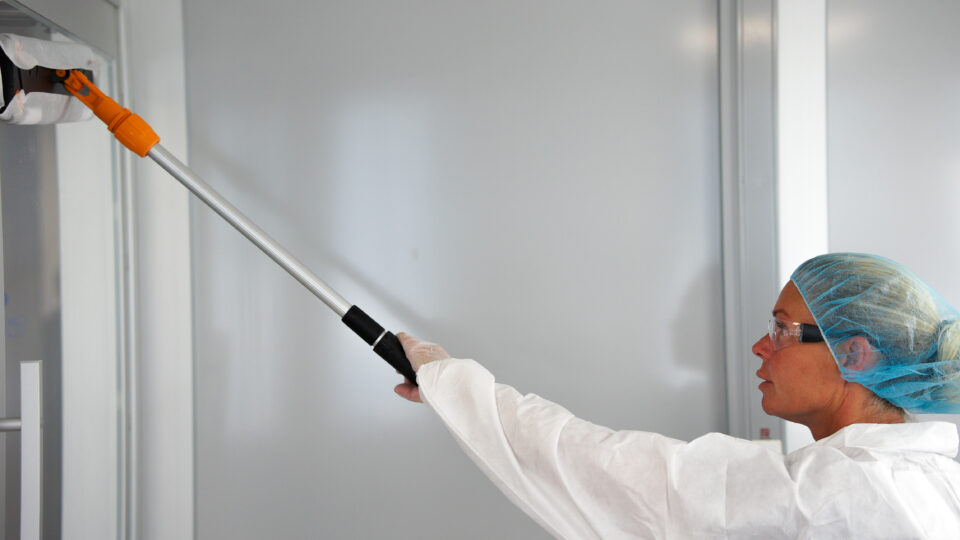 laboratoriestädning - vägg