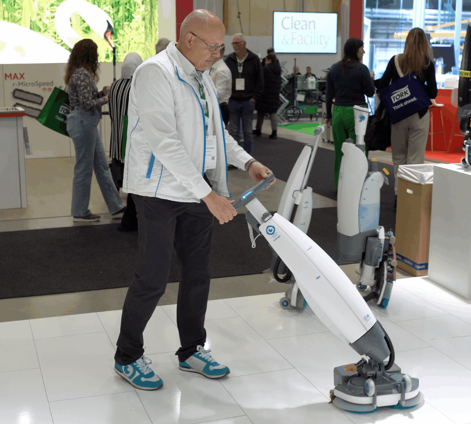  Mats Karlsson med robotdammsugare